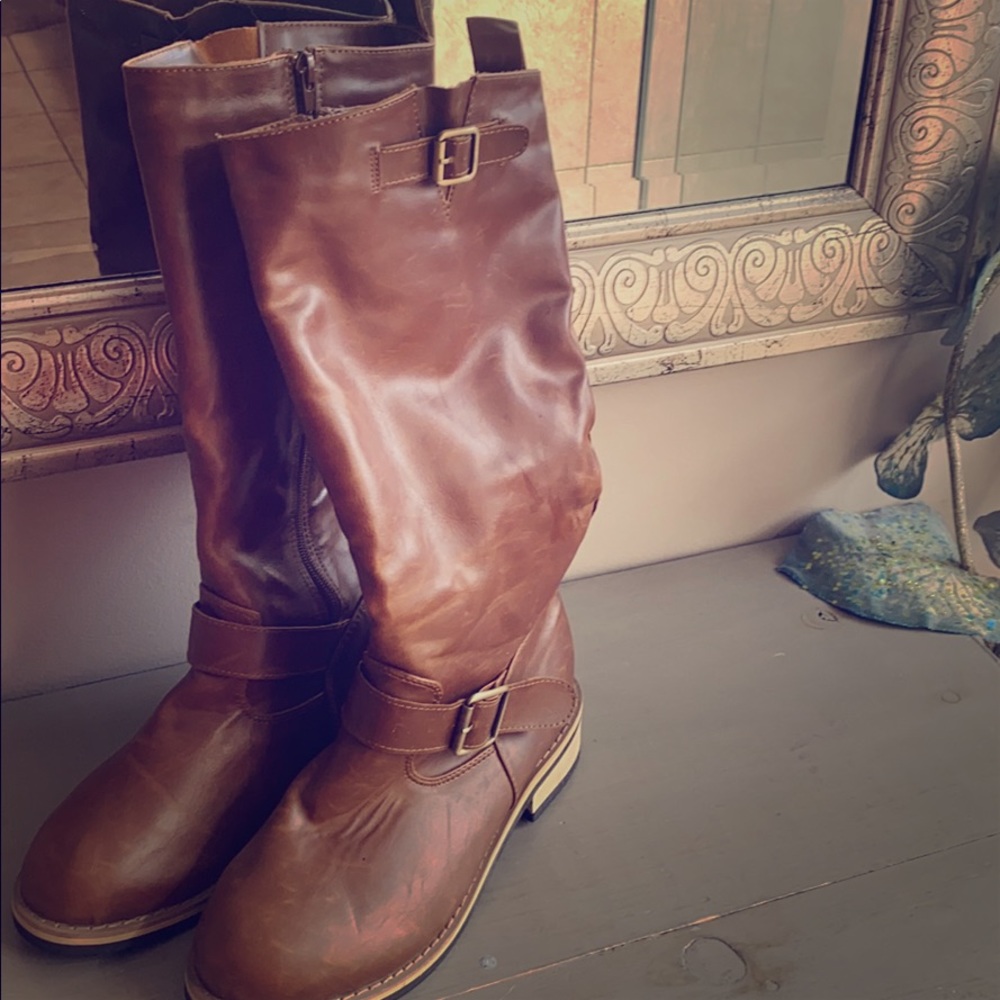 Vices fur lined 10” boots. NWOT. Size 9.
